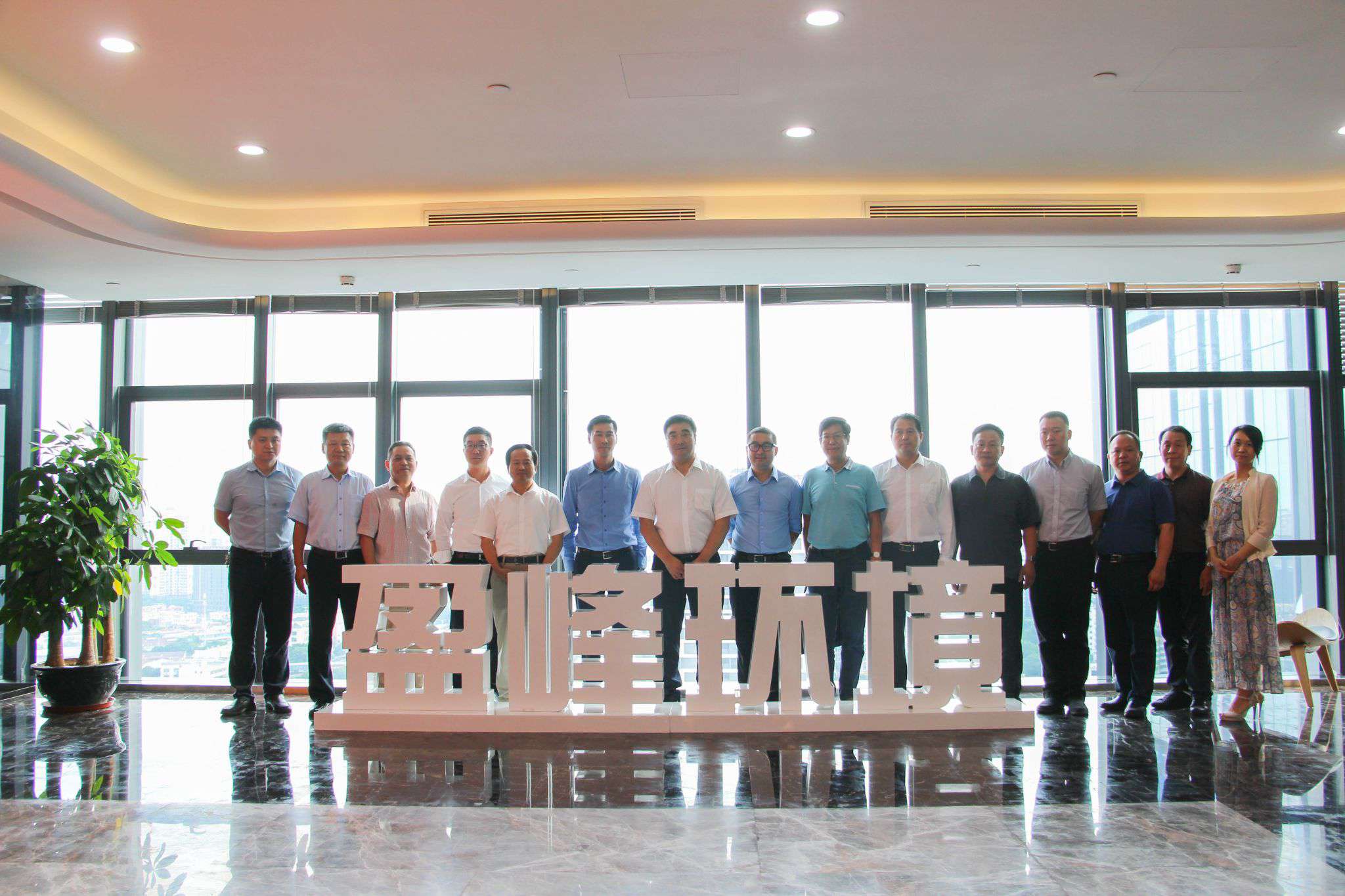 湖南省长沙市副市长刘明理一行莅临YABO鸭脖环境参观考察