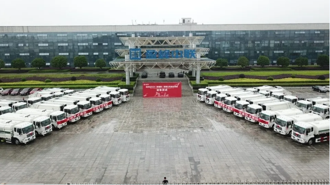 YABO鸭脖环境批量环卫装备发往柬埔寨，助力“一带一路”建设