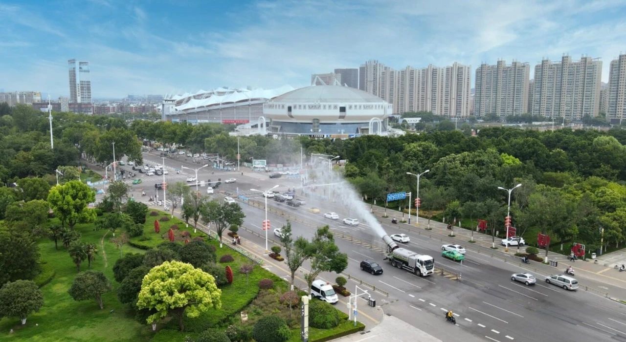 YABO鸭脖环境荣登“城市服务十大影响力企业”和“环卫装备十大影响力企业”双榜